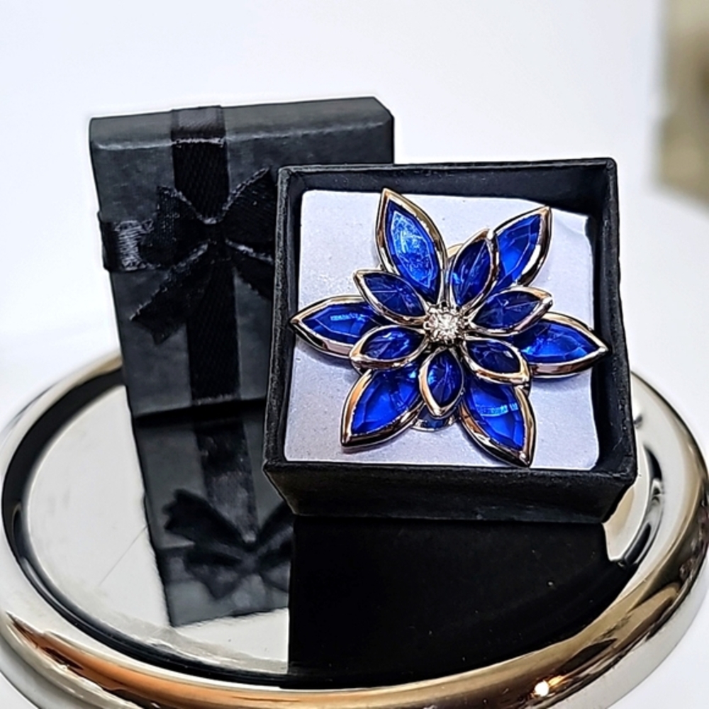 🦋Flowered Custom Ring with Silver Adjustable Band. Size: OS. NWOT.